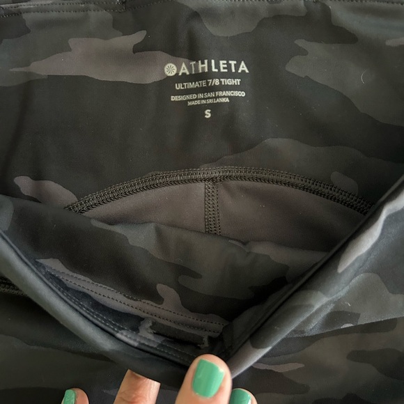 Athleta Ultimate 7/8 Tights Black and Gray Camo Leggings Size Small - Picture 4 of 7